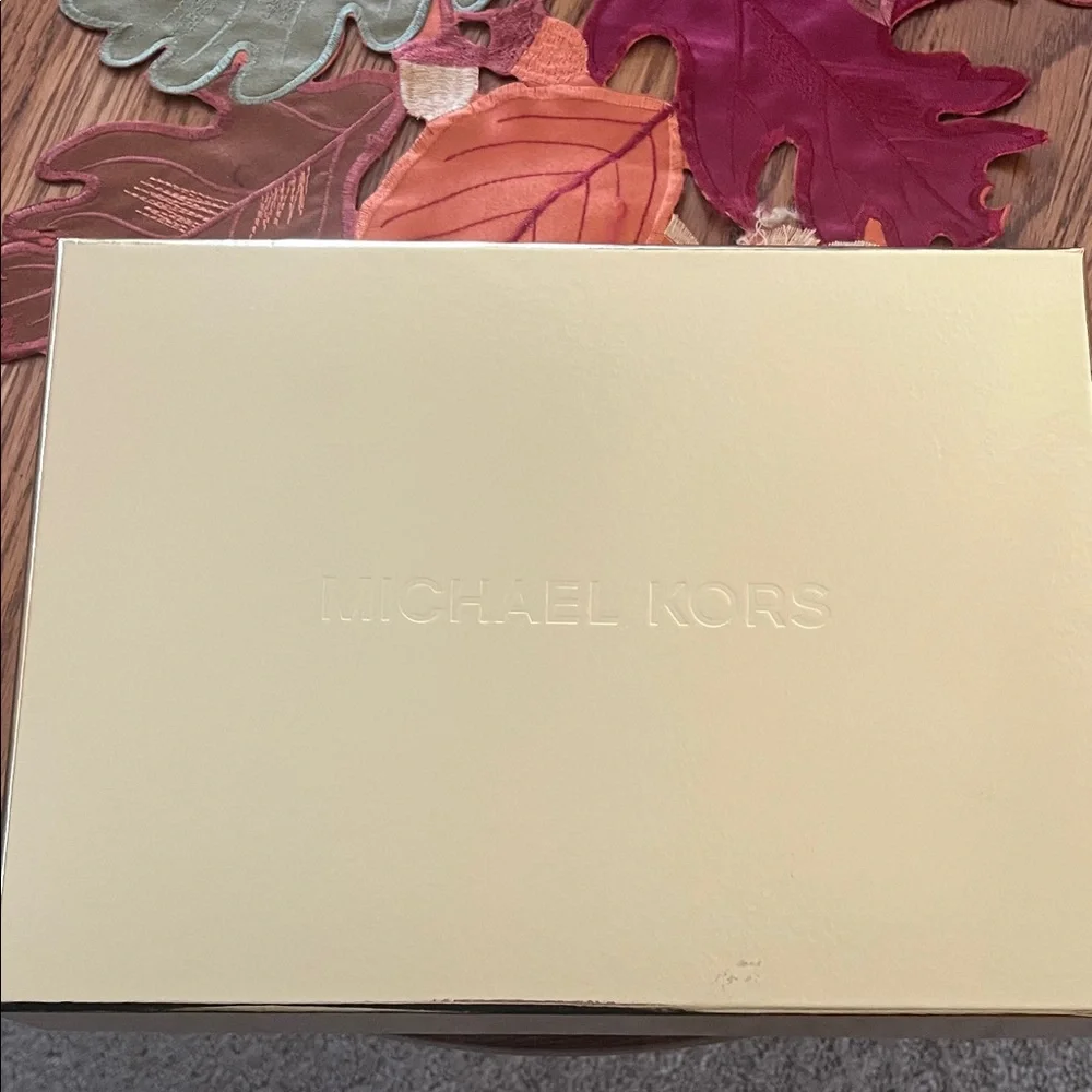Michael Kors cable knit headband and scarf set - Picture 1 of 3